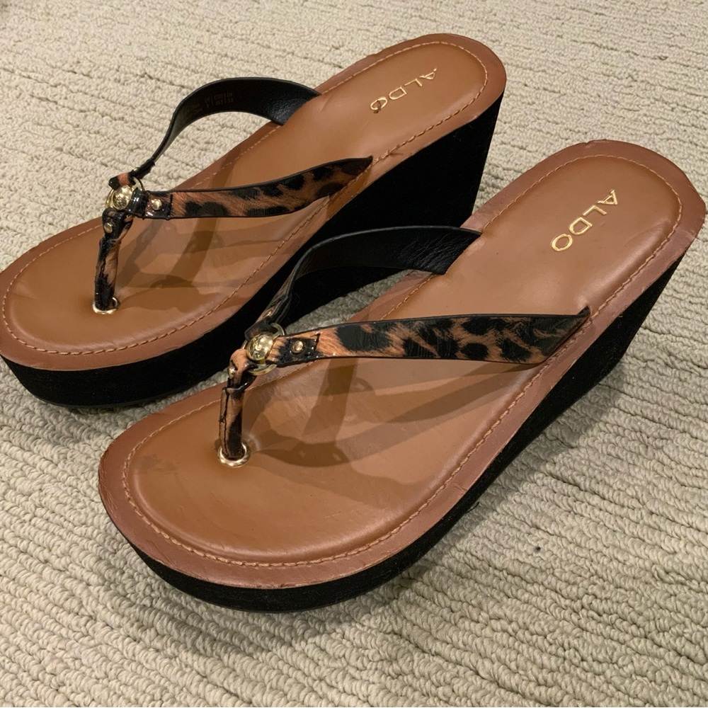 NEW Aldo Wedges/Sandals - Black/Tan/Animal print Gold Metal Detail - SZ 8/39